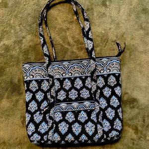 Vera Bradley navy blue hand bag, Like new condition